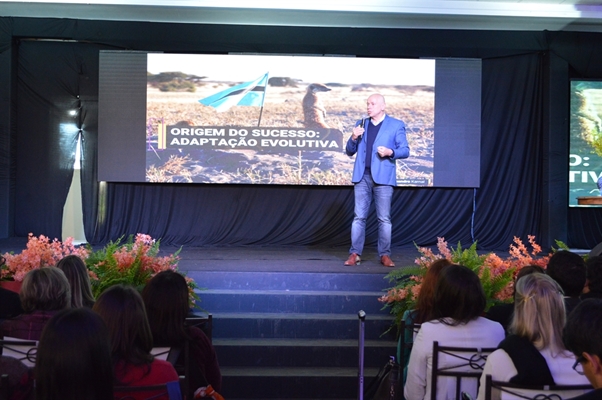 KARNAL ABRE PROGRAMAÇÃO DO CONGRESSO INTERNACIONAL 