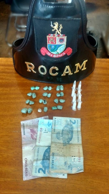 ROCAM PEGA RAPAZ COM DROGA APÓS PERSEGUIÇÃO