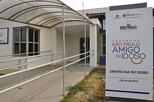 VAGAS NO CENTRO DO IDOSO