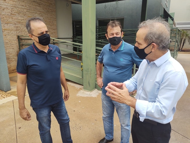 Santa Casa recebe deputado General Peternelli