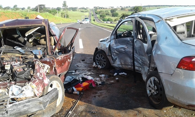 MULHER MORRE E SETE FICAM FERIDOS EM ACIDENTE EM TANABI