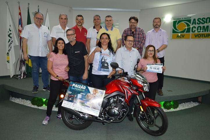 MORADORA GANHA MOTO COM UM CUPOM SÓ