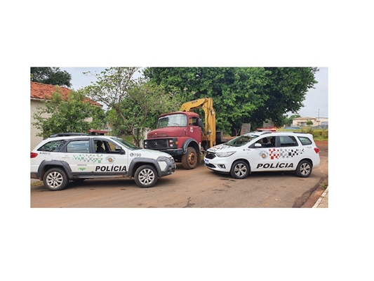Polícia recupera caminhão furtado na região 