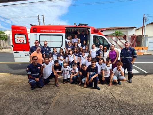 Equipe do SAMU orienta crianças da rede municipal de ensino