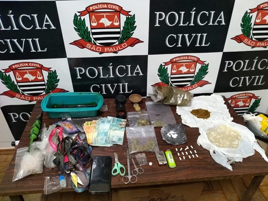 DISE PRENDE casal que abastecia 'festas' com várias drogas