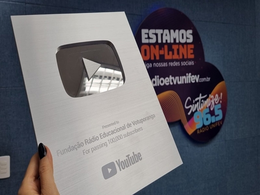 Rádio e TV Unifev recebem prêmio do Youtube