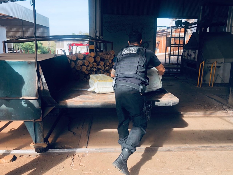 Polícia Federal incinera cocaína que estava em avião