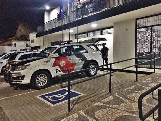 Polícia Militar prende ladrões cercados em mata de Votuporanga