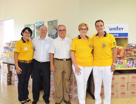 Alunos de direito e Lions arrecadam gelatina para hospital de Barretos