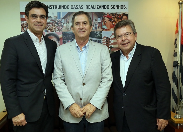 Pignatari ajuda Meridiano a conquistar 180 casas 