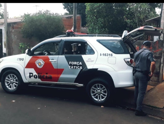 Traficante esconde crack na boca ao ser preso pela PM