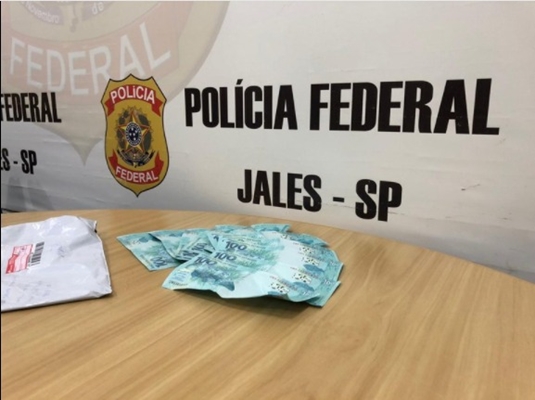 Polícia Federal prende vendedores de dinheiro falso