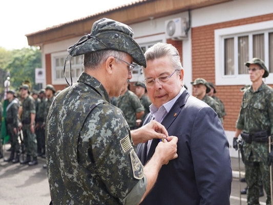 Carlão Pignatari é homenageado pela Polícia Ambiental