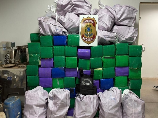 Caminhoneiro preso com quase 2 toneladas de maconha