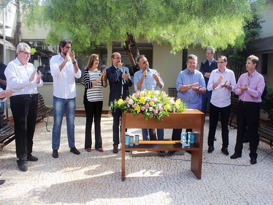 SANTA COMEMORA ANIVERSÁRIO DE 68 ANOS 
