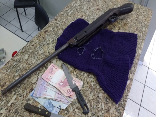Espingarda de pressão estava no carro 