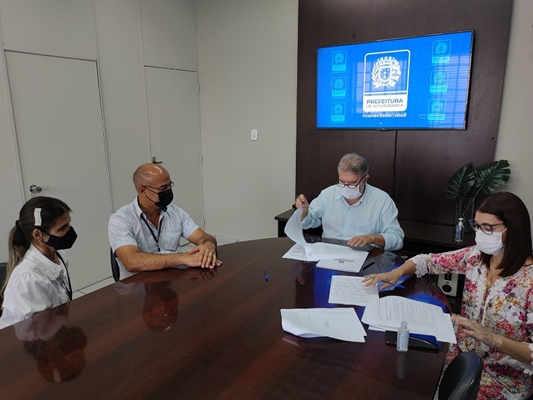 Jorge Seba assina cooperação com Fundação Casa