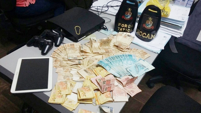 Dinheiro apreendido na casa do 