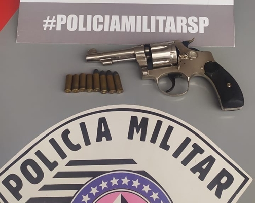Homem ameaça dono de restaurante por causa de som