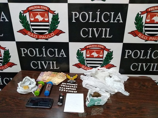 CASAL TINHA CARTA DO TRÁFICO E ENTERRAVA CRACK EM QUINTAL