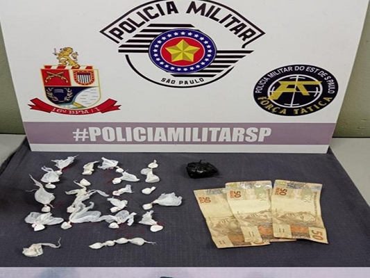 Traficantes de 22 e 17 anos vendiam droga no Pozzobon