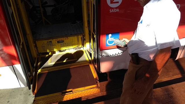 FISCALIZAÇÃO EXIGE REPARO EM ACESSIBILIDADE DE ÔNIBUS