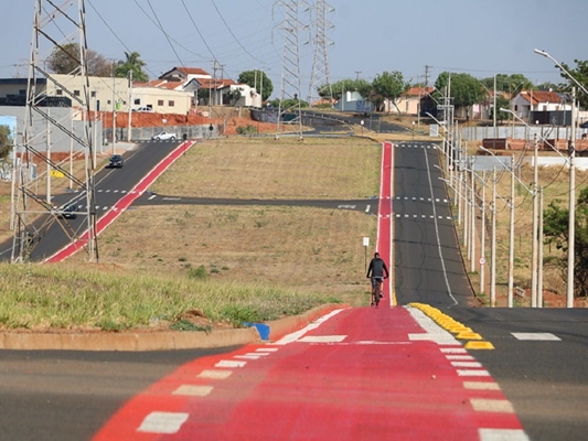 Prefeitura entrega nova ciclofaixa na av. Mário Pozzobon