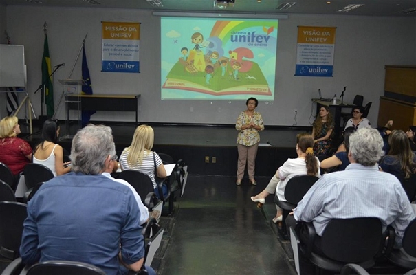 FEV apresenta novo material didático do Sistema Unifev de Ensino