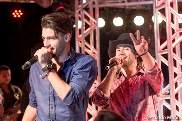 HOJE NO FISAV RODEIO SHOW: Munhoz e Mariano e montarias