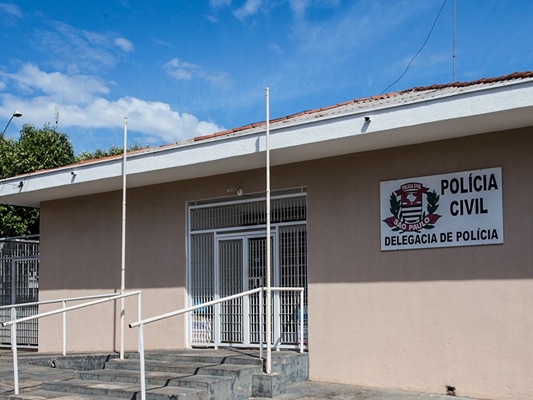 LADRÕES FAZEM FAMÍLIA REFÉM E ROUBAM PAGAMENTO