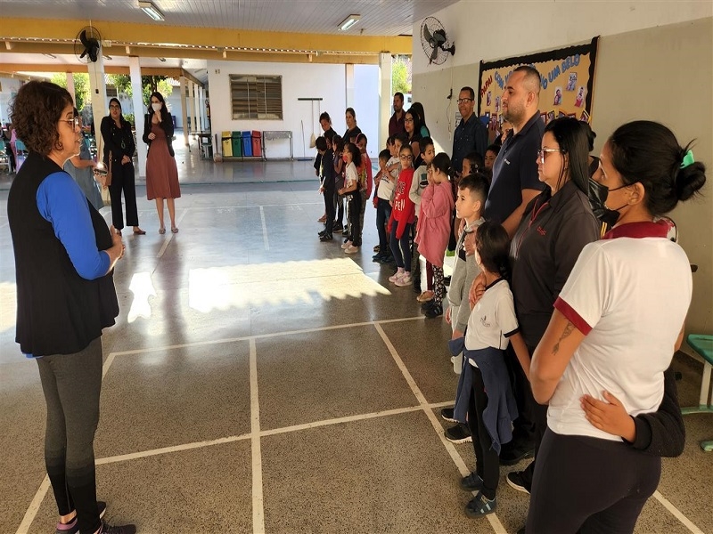 Diversão entre pais e filhos em aulas