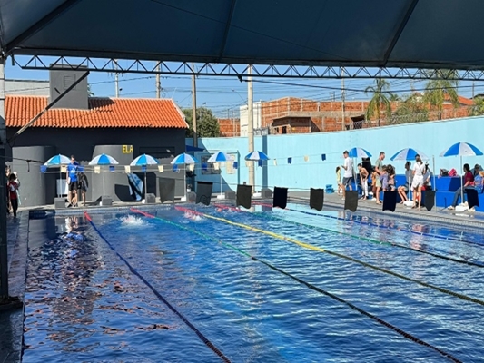 Abertura da temporada 2026 com torneio regional de natação 