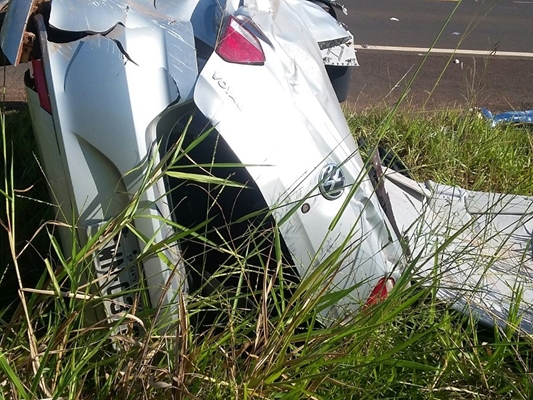 Carro ficou destruído (Foto- Rádio Assunção)