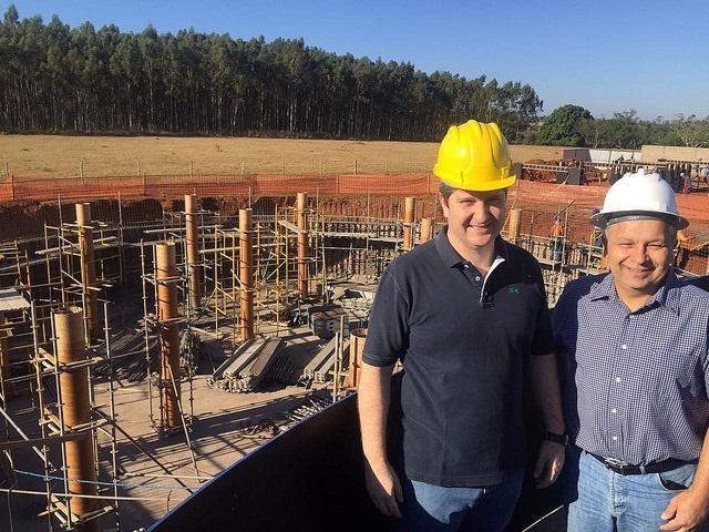 Prefeito visita construção de poço profundo 