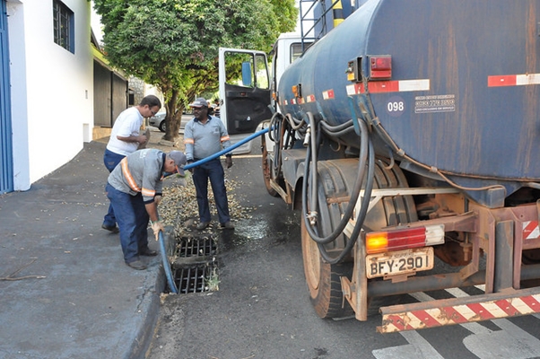 LIXO NÃO DEVE SER VARRIDO PRA DENTRO DE BUEIRO