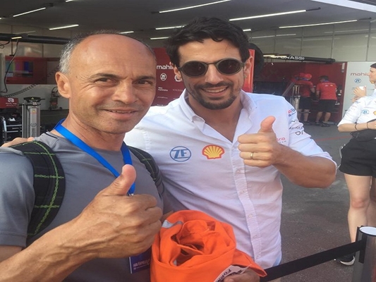 Picerne com o piloto da Fórmula E, Lucas de Grassi