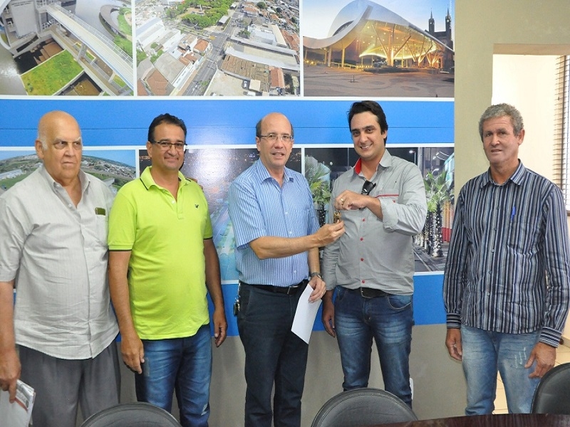 IGREJA FORMALIZA TROCA DE TERRENO