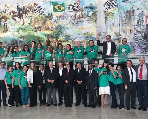 Carlão participa de ampliação de prazo pra consumidor quitar dívida