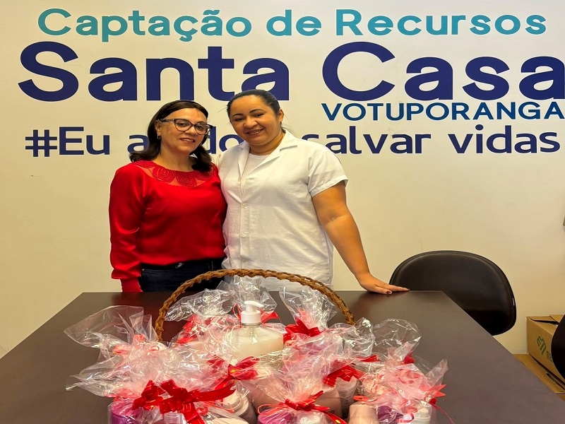 Doação de kits de higiene do Grupo Cúmplices