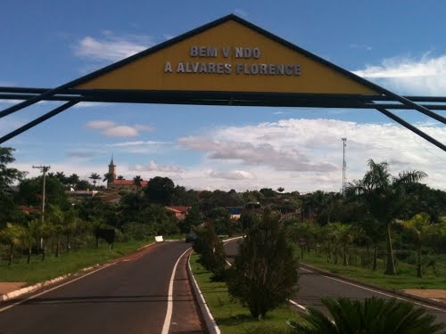 JUSTIÇA MANDA PREFEITO DEMITIR SOBRINHAS EM ÁLVARES FLORENCE