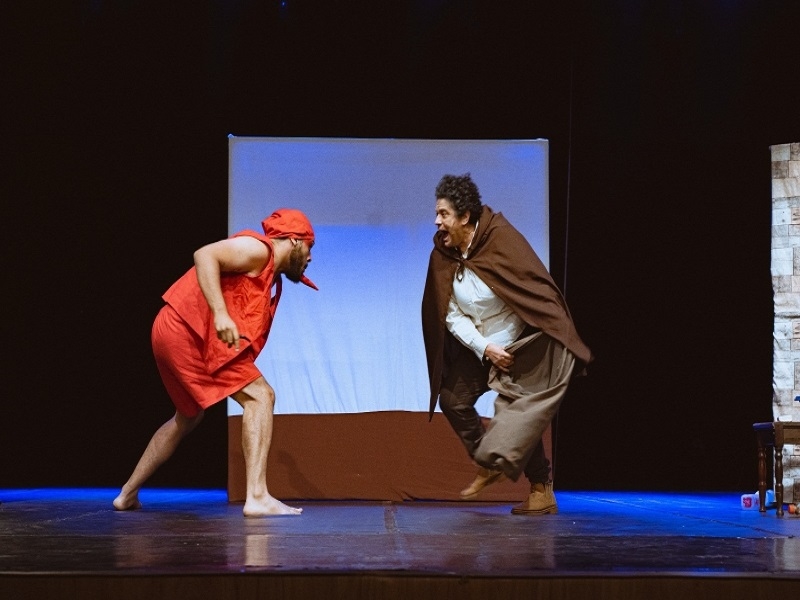 Mostra Deco D’Antonio leva teatro gratuito à comunidade