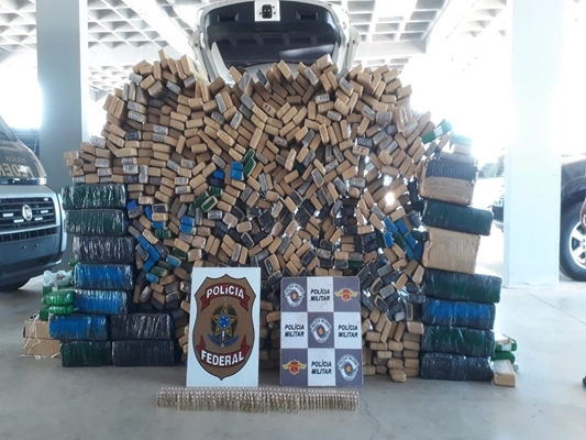 Motorista é preso transportando 842 kg de maconha