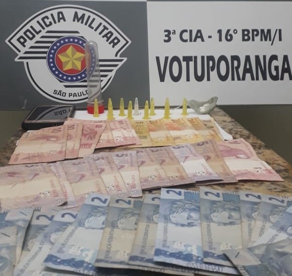 Polícia Militar pega garotão traficando drogas