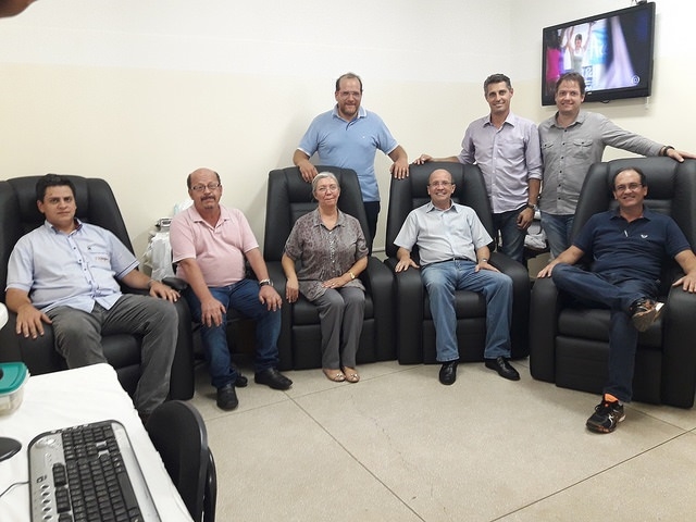 POLTRONA PRA COLETA DE SANGUE
