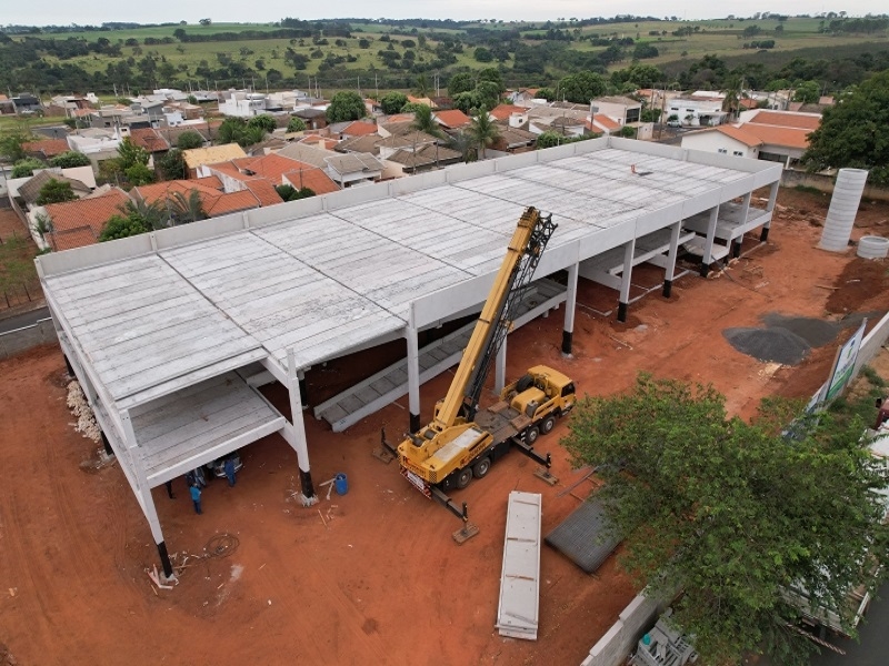 Construção de nova escola no bairro Colinas