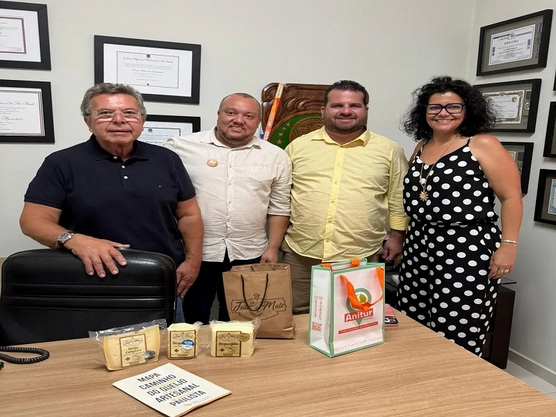 Carlão Pignatari parabeniza Queijaria Jeito de Mato