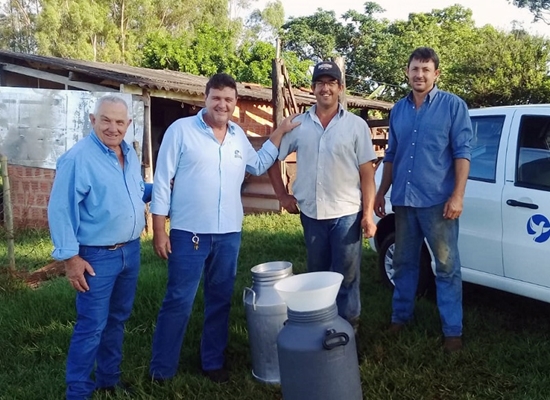 PECUARISTAS DA REGIÃO DOAM LEITE PRA SANTA CASA