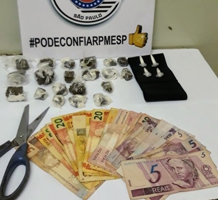FORÇA TÁTICA PRENDE TRAFICANTE COM COCAÍNA E MACONHA