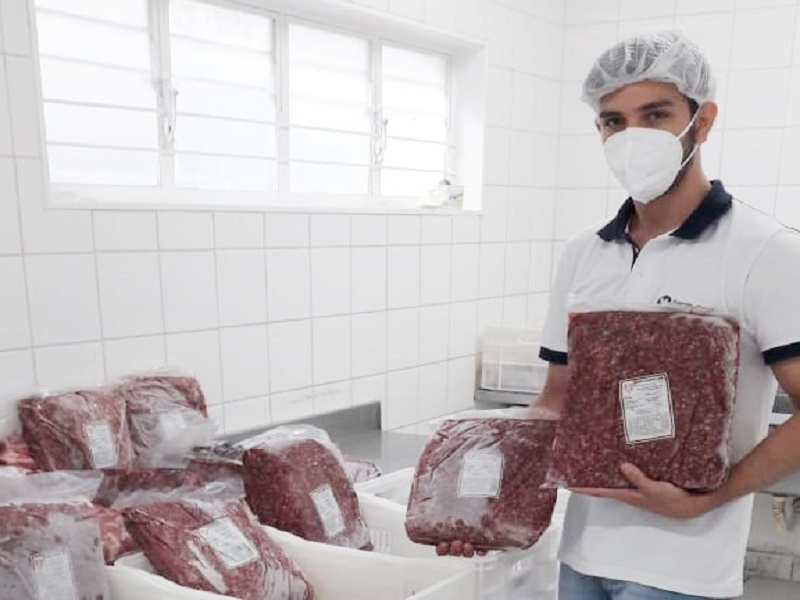Live solidária arrecada 230 quilos de carne para Santa Casa