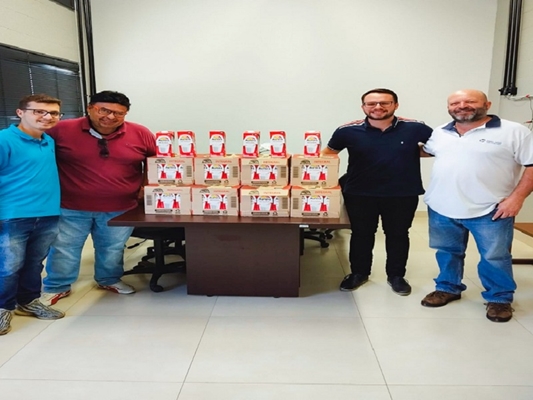 Colégio Comercial destina 150 litros de leite para Santa Casa